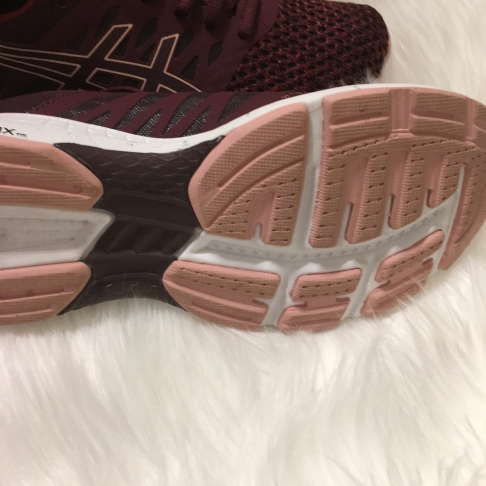 ASICS shoes - Picture 3 of 3
